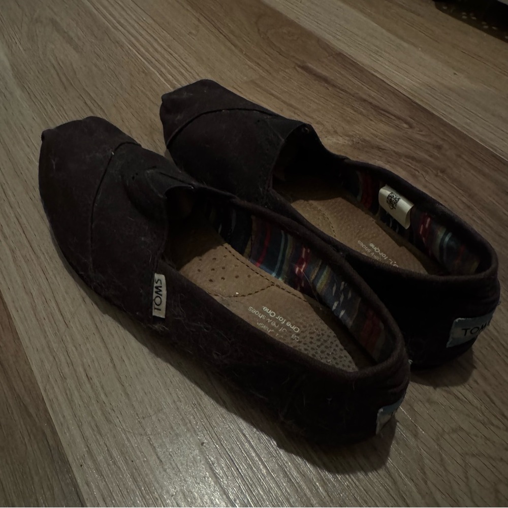 TOMS Slip-On Flats in Black